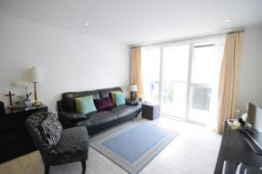 Morden two bedroom flat next to brighton station FNEMB